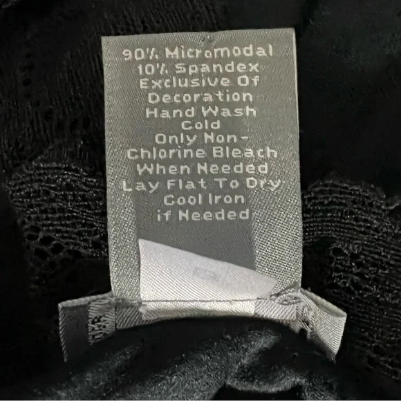 Two Ann Taylor camisoles white and black excellent condition 🩷 - Picture 12 of 14